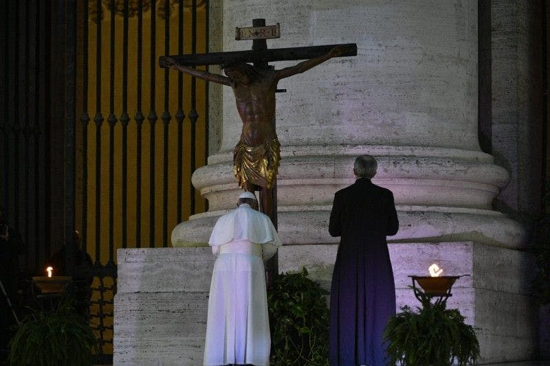 Moment extraordinaire de prière en ce temps d�épidémie, présidé par le Pape François � 27 mars 2020